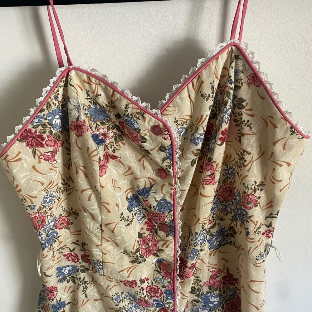 Vintage Feminine Floral Button Up Dress With Lace Trim‎ - Picture 2 of 8
